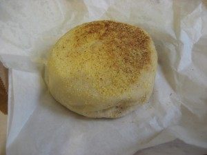 English muffin. They gave these to us to take home. No, they do not come presliced.